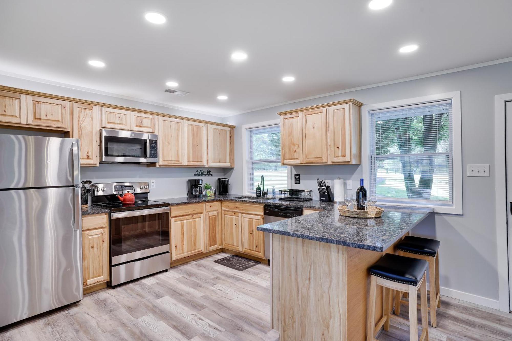 Poconos Brand New Lakefront Oasis 1 Acre, Hottub Gameroom Firepits Talk About Privacy Albrightsville Экстерьер фото