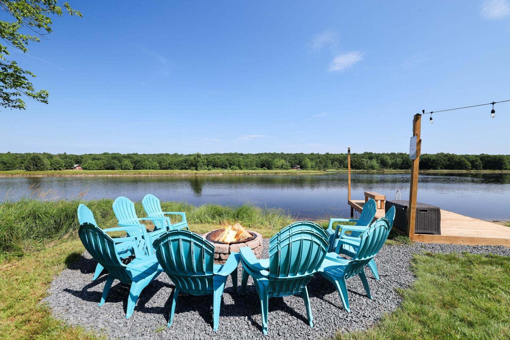Poconos Brand New Lakefront Oasis 1 Acre, Hottub Gameroom Firepits Talk About Privacy Albrightsville Экстерьер фото